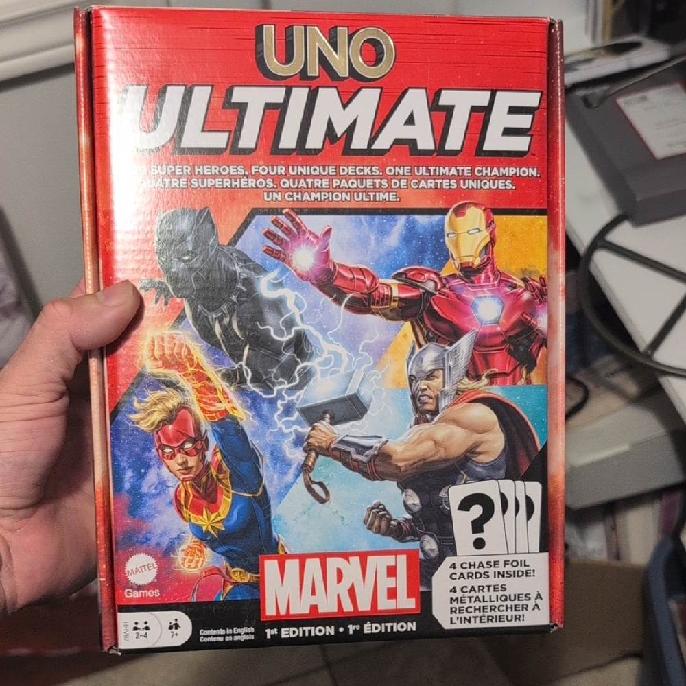UNO Ultimate Marvel Card Game - Red
